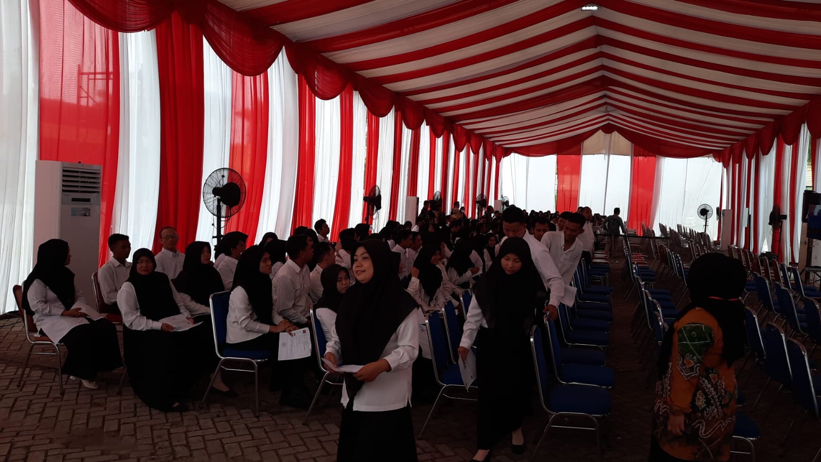 [CASN 2023] SELEKSI KOMPETENSI PPPK GURU DAN TEKNIS | PANITIA MENGARAHKAN PESERTA KE RUANG CAT ASRAMA HAJI SYAMSUDIN NOR BANJARMASIN